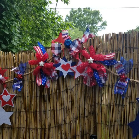 Patriotic Year-Round Garland Decor 🧨🎉 - Picture 1 of 7